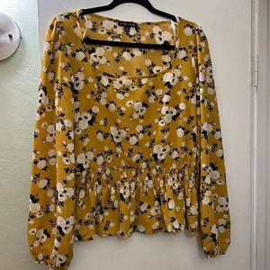 Squared neckline mustard top